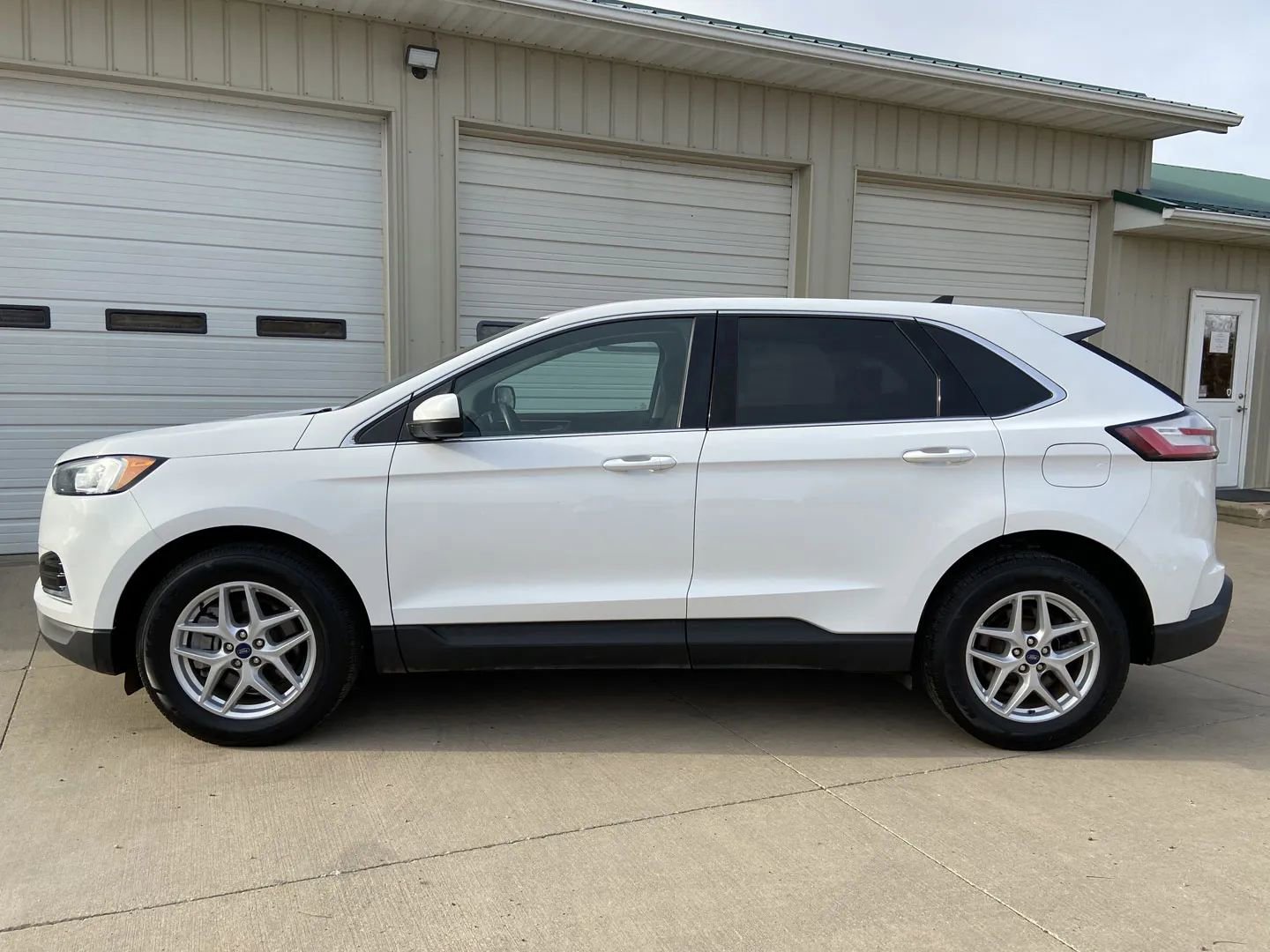Used 2022 Ford Edge SEL AWD/4WD image 4