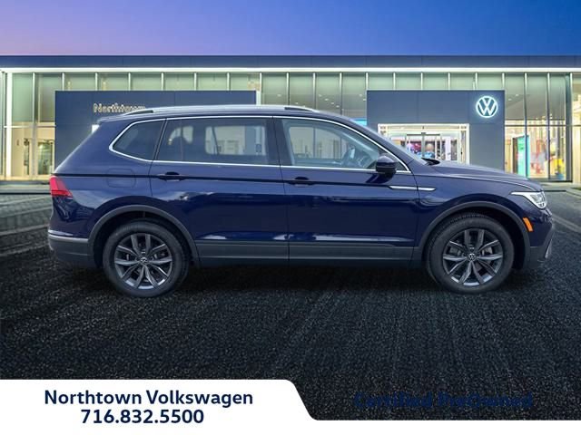 Used 2023 Volkswagen Tiguan SE w/ Panoramic Sunroof Package image 2