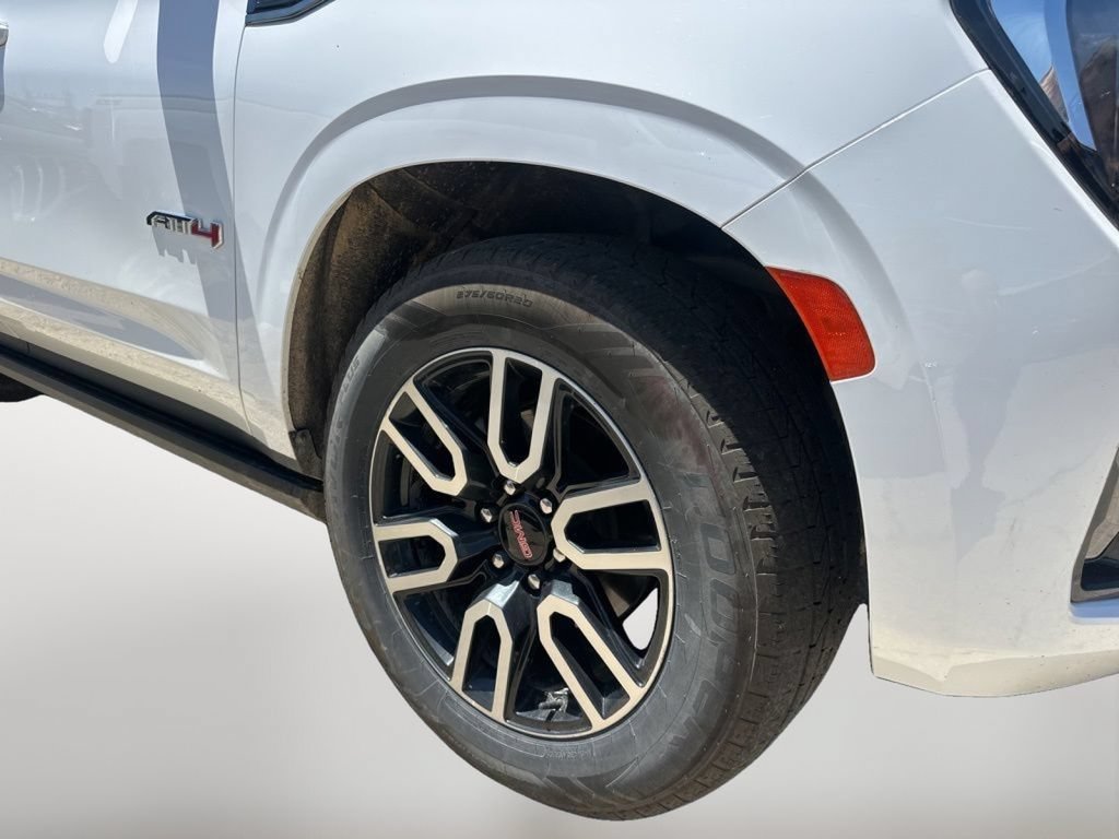 Used 2022 GMC Yukon XL AT4 w/ AT4 Premium Plus Package AWD/4WD image 3