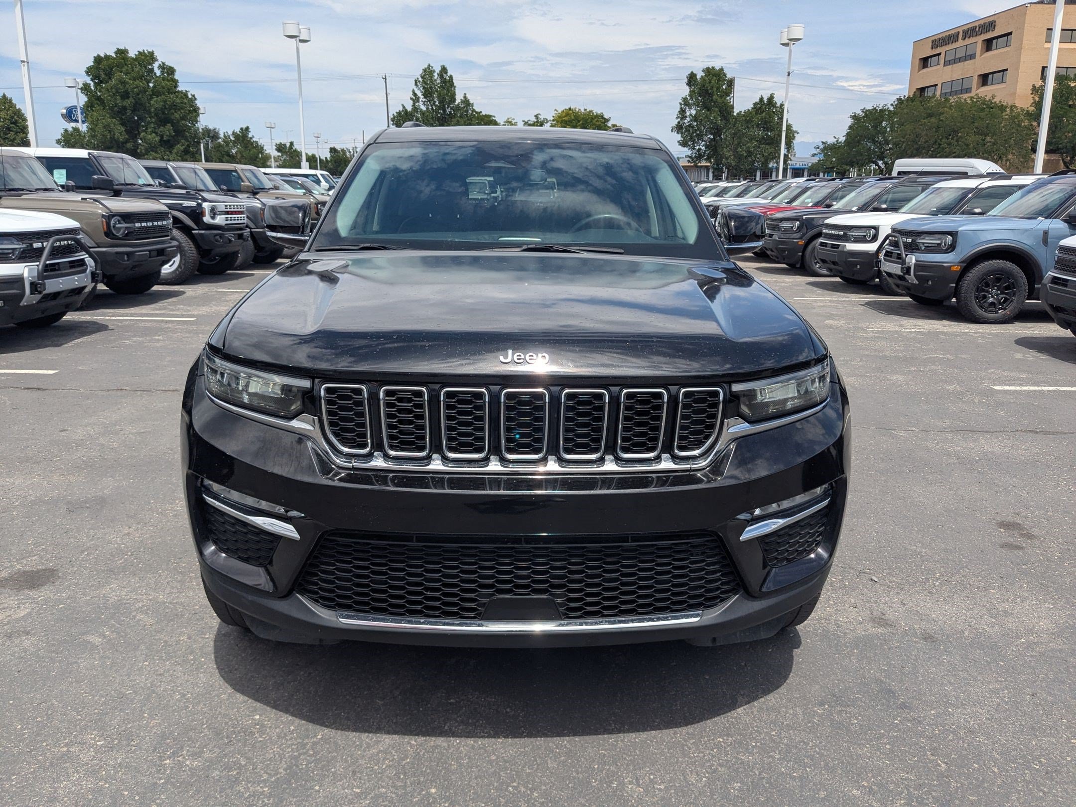Used 2023 Jeep Grand Cherokee 4WD 4xe image 9