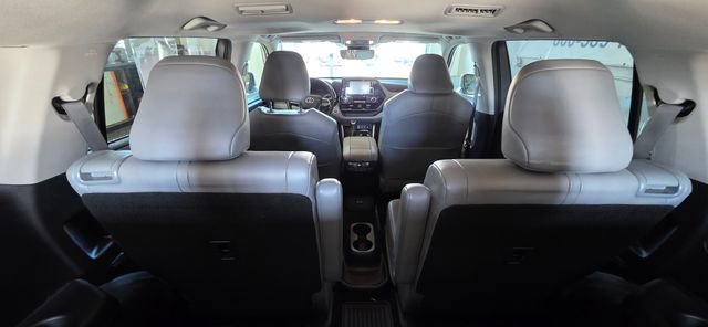 Used 2022 Toyota Highlander XLE image 30