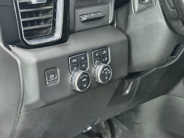 Used 2024 GMC Sierra 3500 Denali w/ Technology Package AWD/4WD image 10