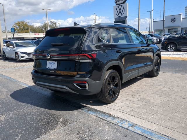 Certified 2025 Volkswagen Taos SE w/ Black Wheel Package image 4