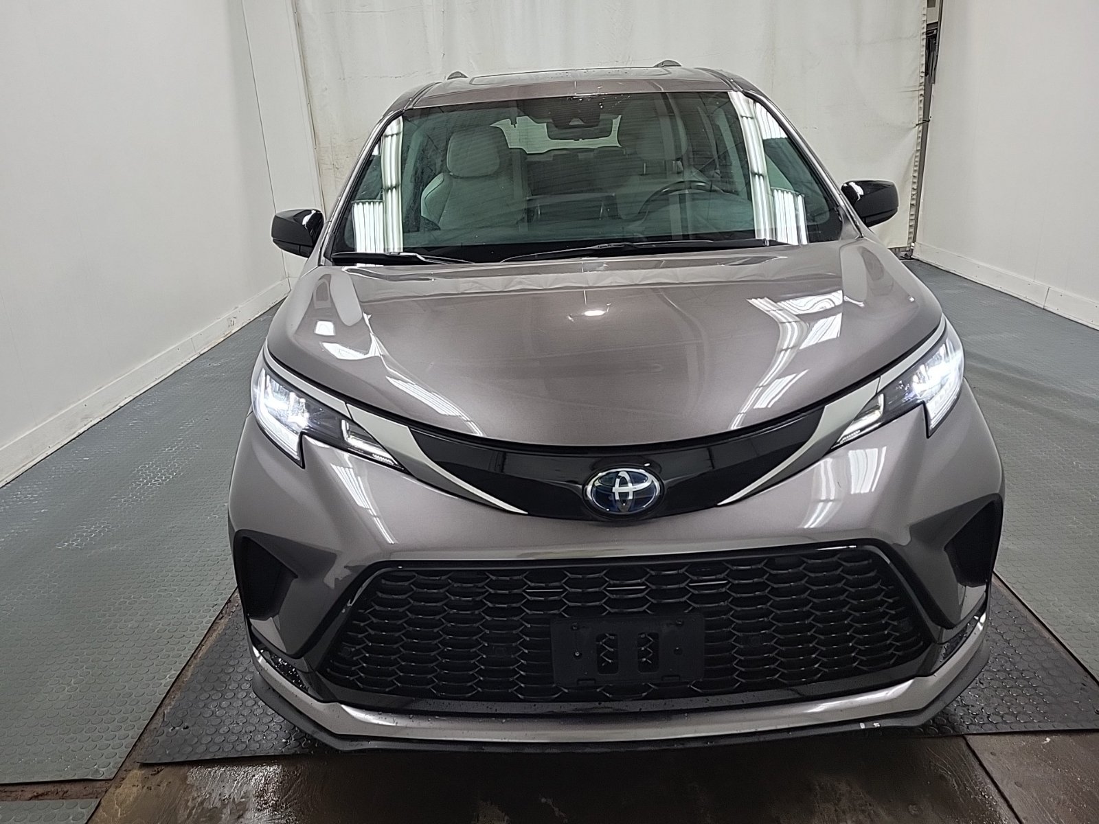 Used 2022 Toyota Sienna XSE AWD/4WD image 7