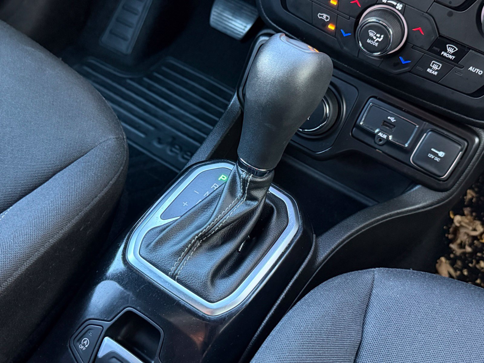 Used 2021 Jeep Renegade Latitude w/ Luxury Group II AWD/4WD image 21