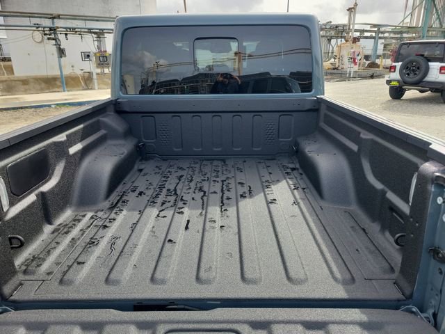New 2026 Jeep Gladiator Mojave w/ Steel Bumper Group AWD/4WD image 8
