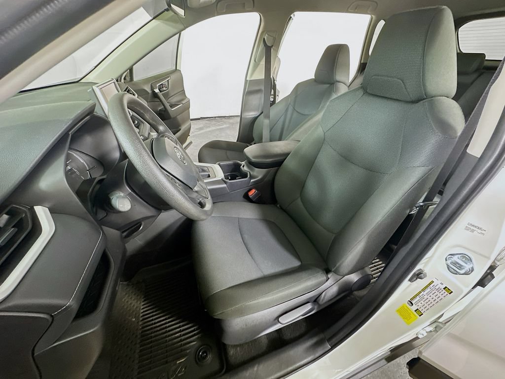Used 2025 Toyota RAV4 LE AWD/4WD image 15