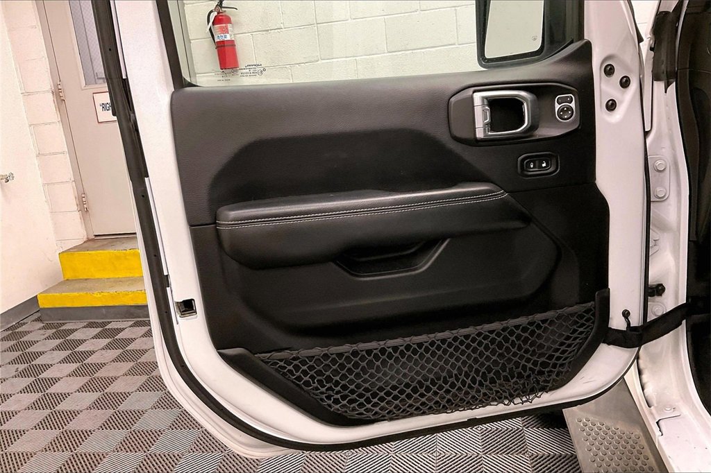 Used 2018 Jeep Wrangler Unlimited Sahara image 20