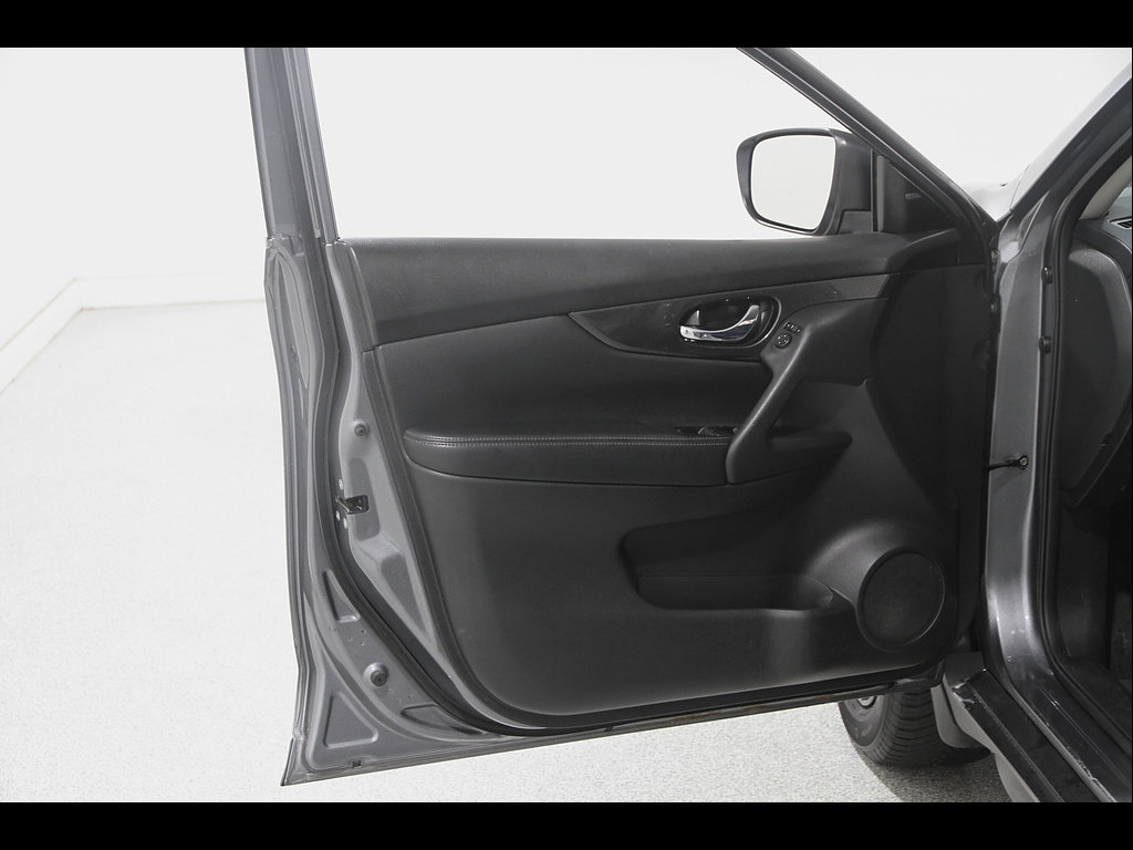 Used 2018 Nissan Rogue S AWD/4WD image 4
