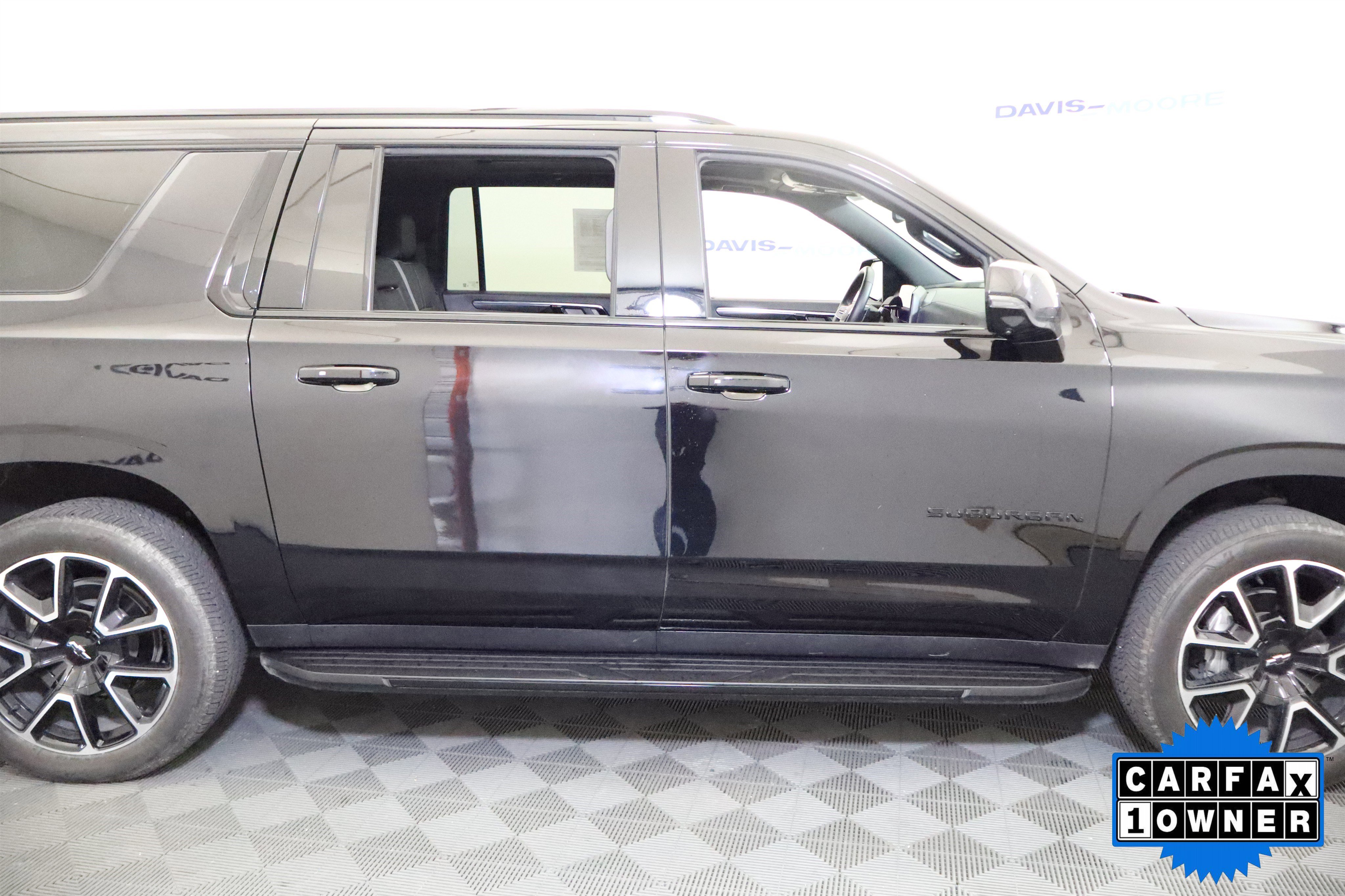 Used 2025 Chevrolet Suburban RST w/ Comfort Package AWD/4WD image 5