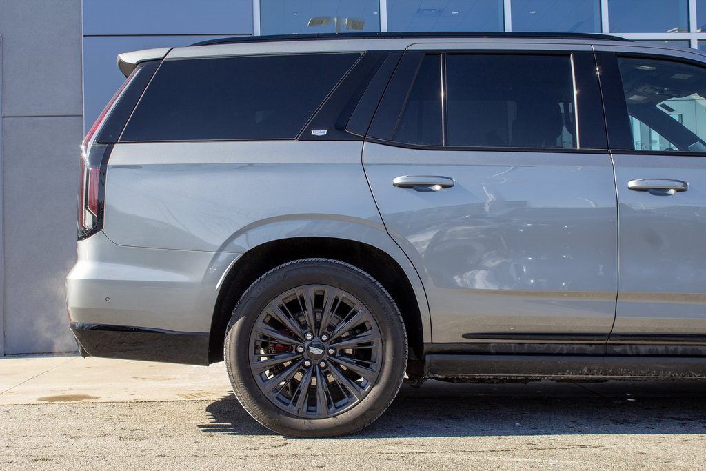 Used 2023 Cadillac Escalade V w/ LPO, ONYX Package image 6