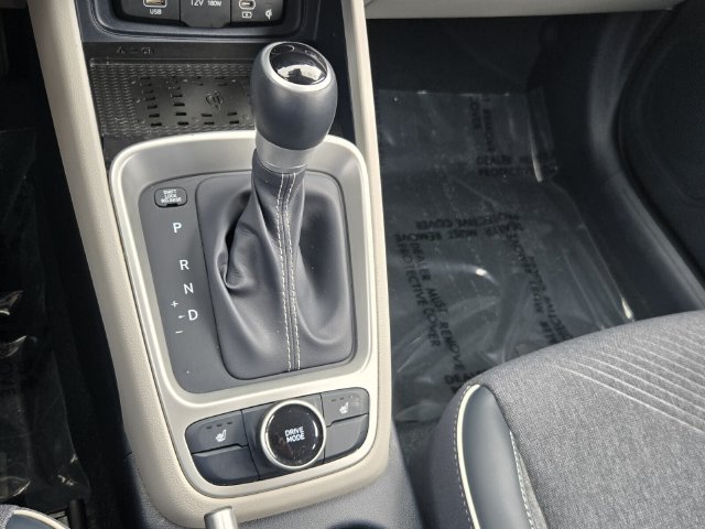 Used 2023 Hyundai Venue Limited w/ Cargo Package FWD image 19