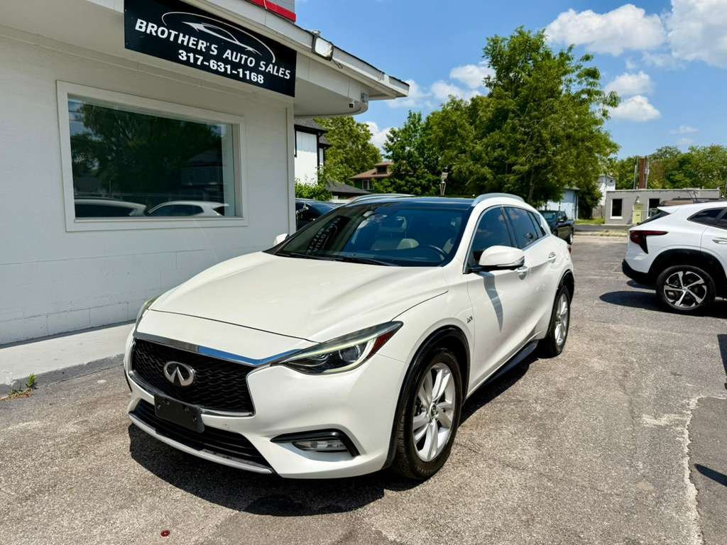 Used 2017 INFINITI QX30 Premium w/ Technology Package FWD image 9