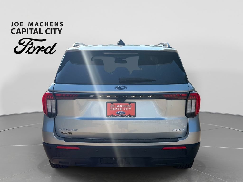 Used 2025 Ford Explorer Active AWD/4WD image 6