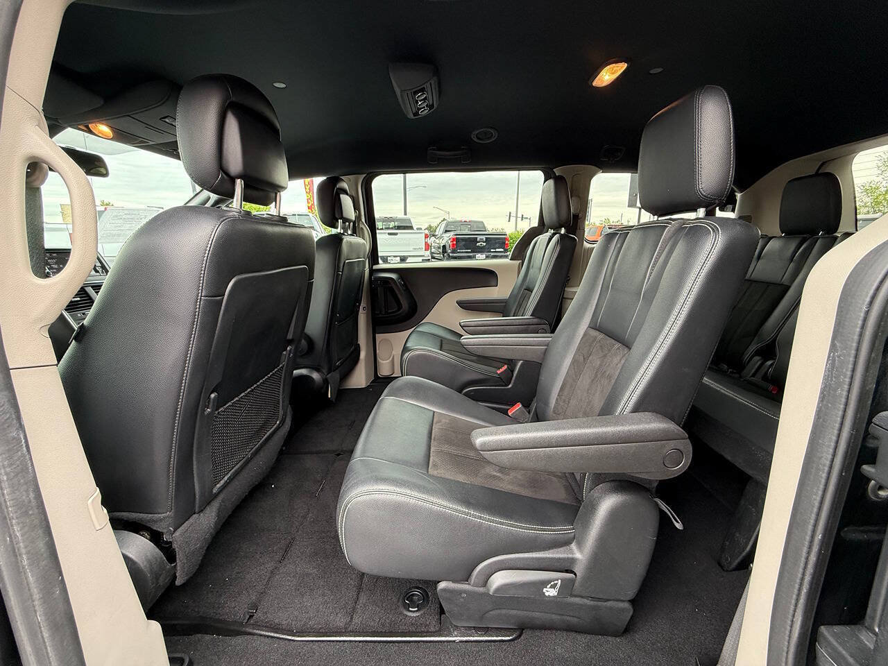 Used 2019 Dodge Grand Caravan SXT FWD image 18