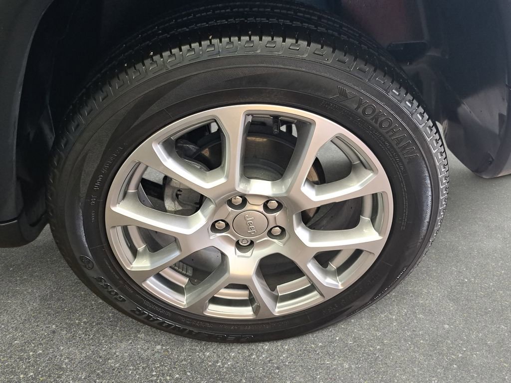 Certified 2022 Jeep Compass Latitude w/ Sun and Sound Group image 33