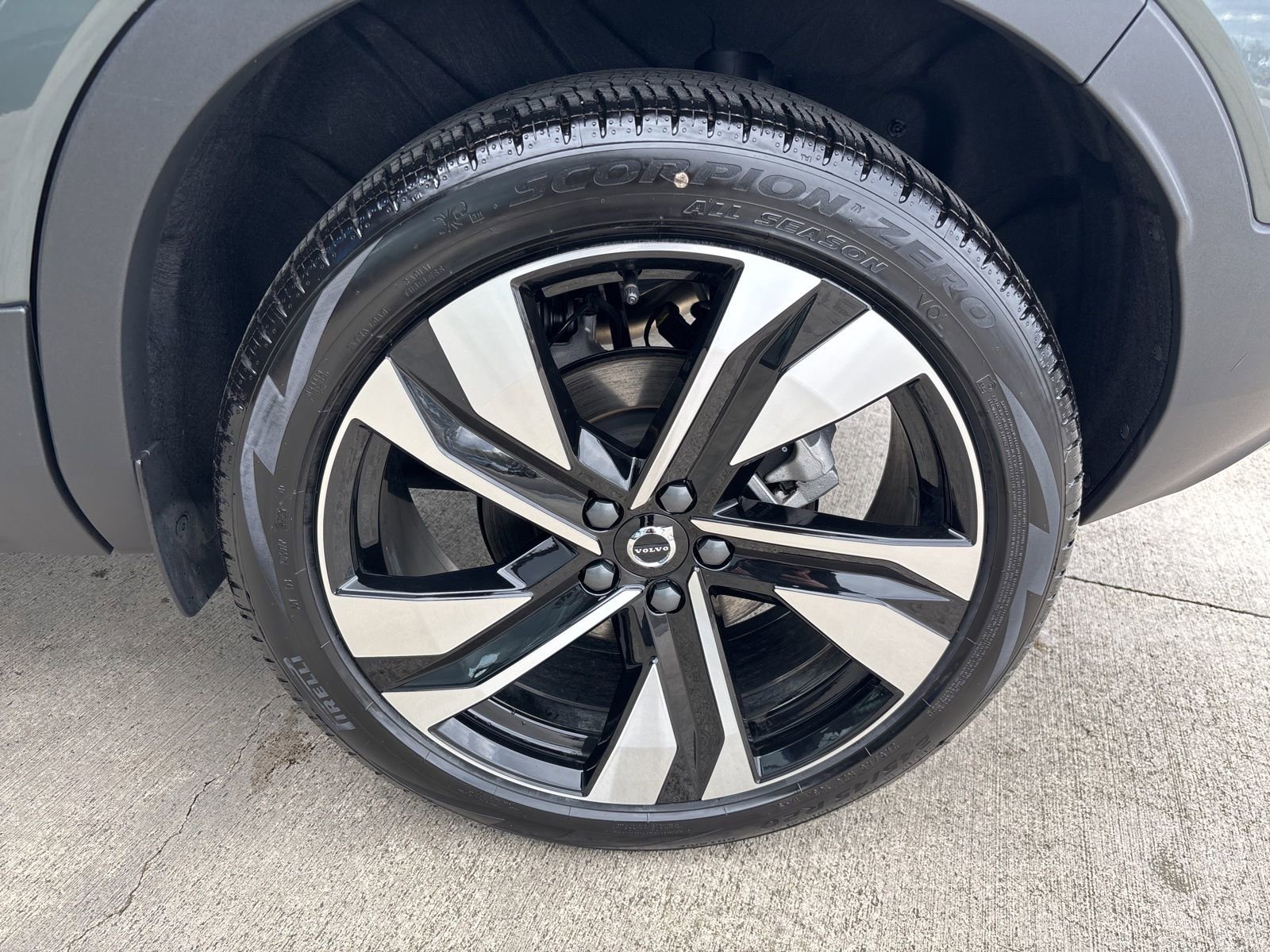 Used 2026 Volvo XC40 B5 Ultra w/ Climate Package image 25