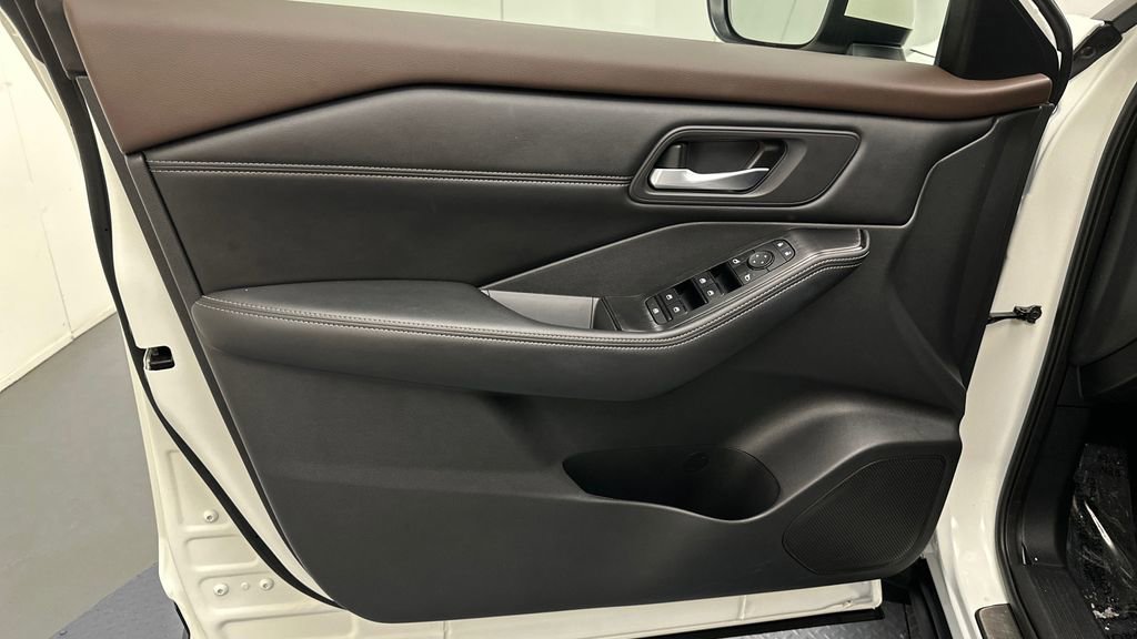 Certified 2022 Nissan Rogue SV w/ SV Premium Package image 15