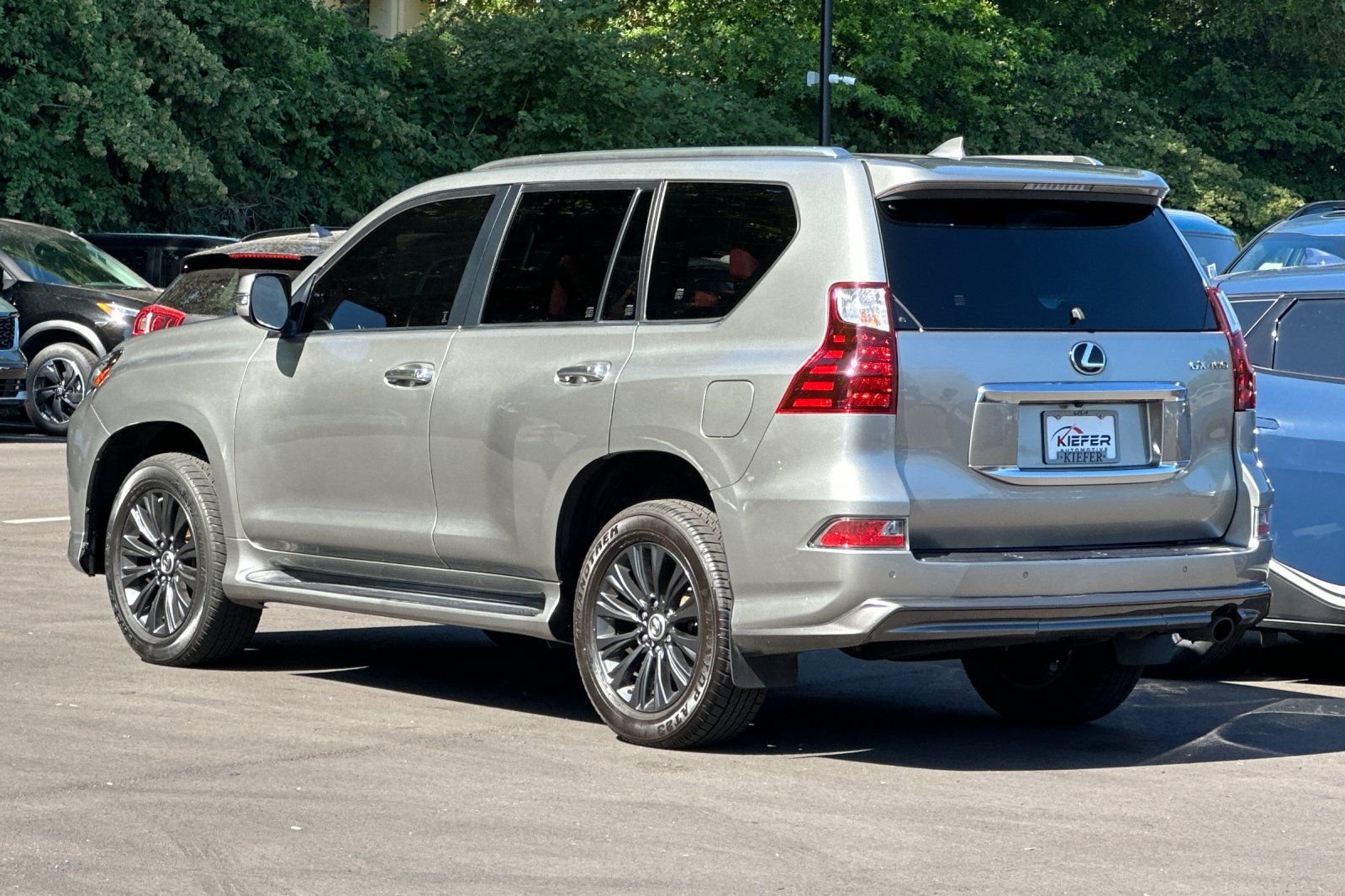 Used 2022 Lexus GX 460 Premium w/ Accessory Package AWD/4WD image 6