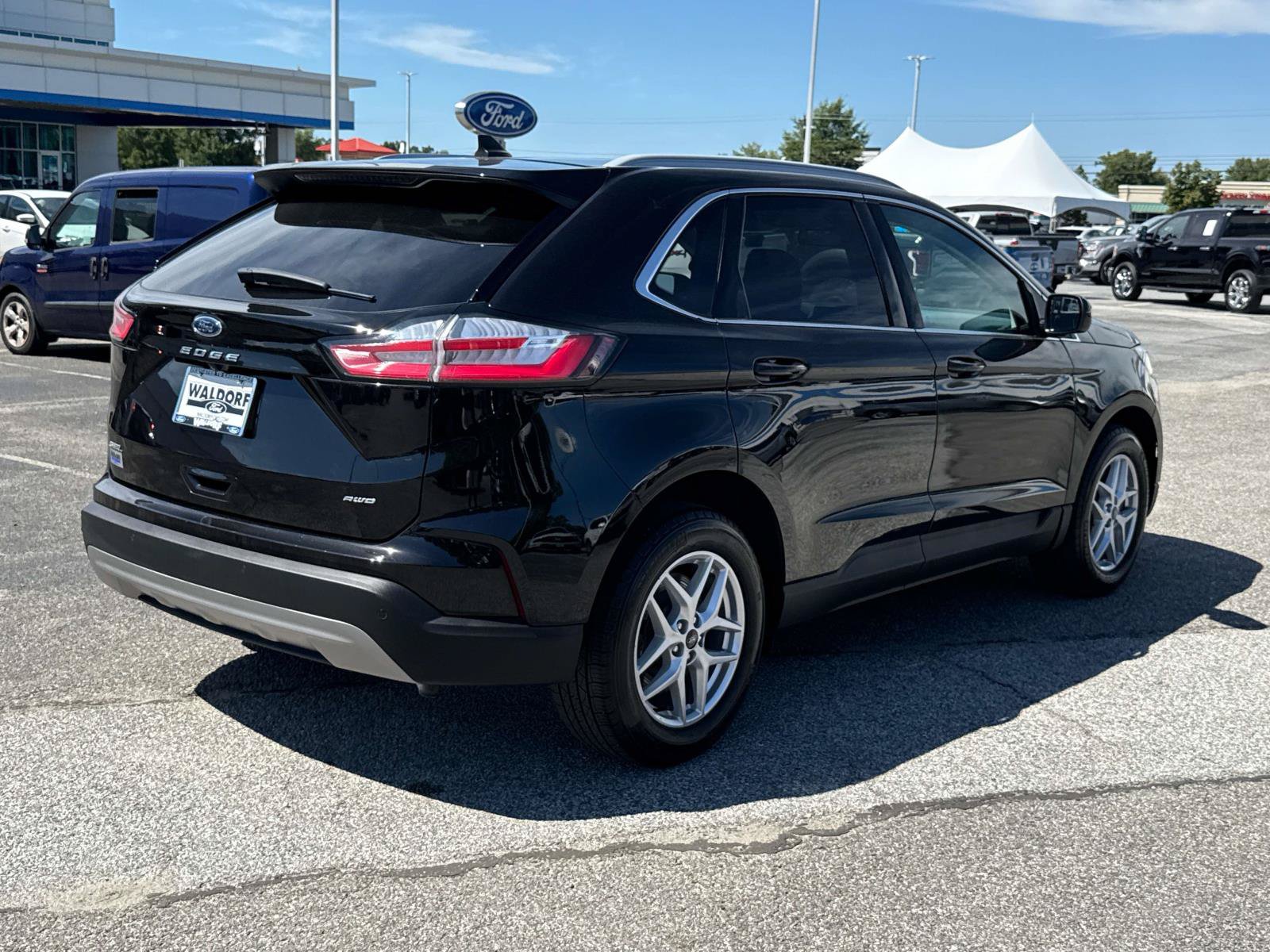 Used 2024 Ford Edge SEL w/ Convenience Package AWD/4WD image 2