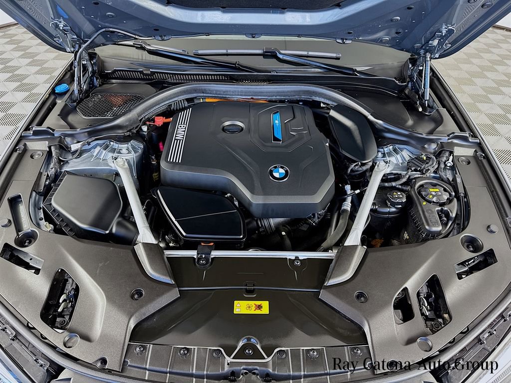 Certified 2023 BMW 530e xDrive w/ Premium Package image 32