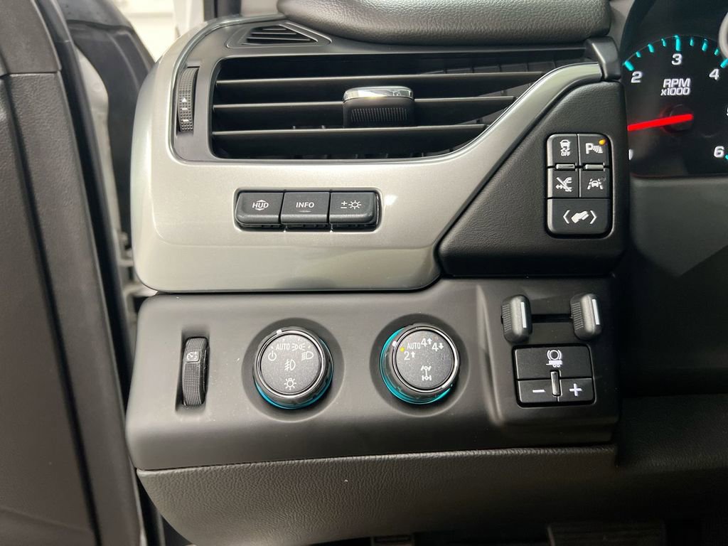 Used 2020 Chevrolet Suburban Premier w/ Premier Plus Edition image 19