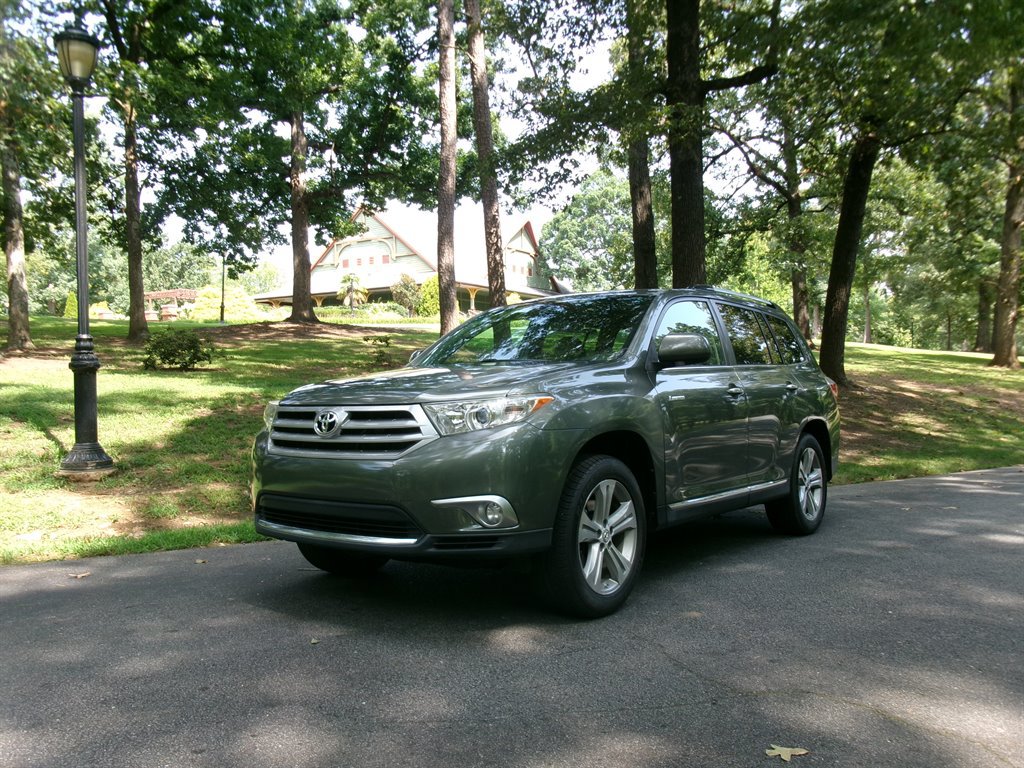 Used 2012 Toyota Highlander Limited w/ Tow Pkg FWD image 1