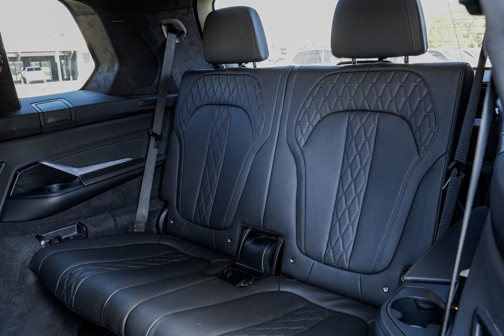 Used 2023 BMW X7 M60i image 22