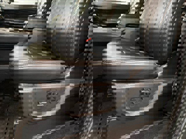 Used 2023 Ford Expedition Max XLT image 18