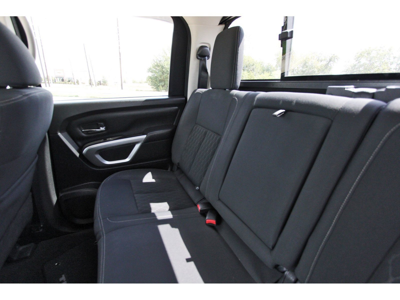 Used 2018 Nissan Titan SV AWD/4WD image 12