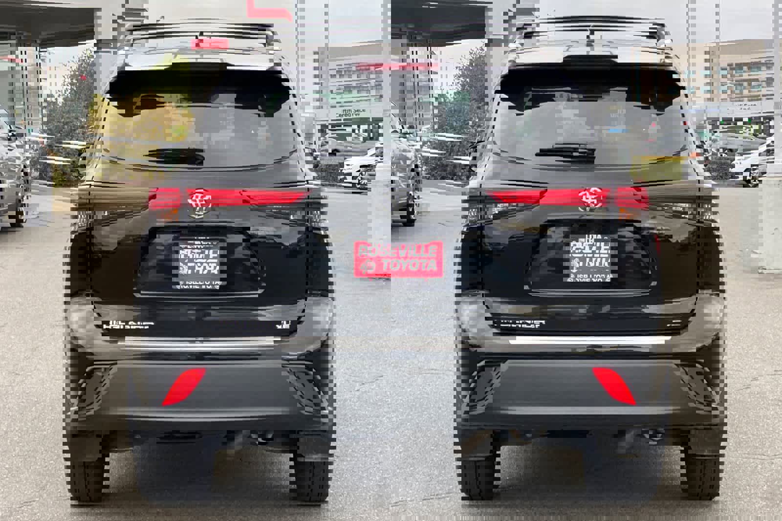 Used 2023 Toyota Highlander XLE image 8