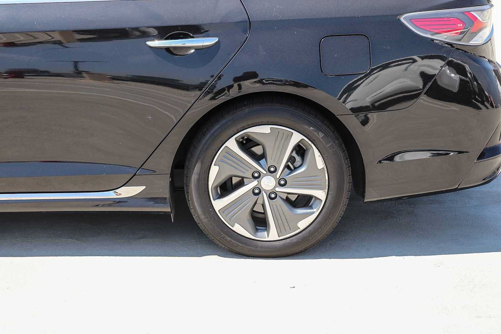 Used 2019 Hyundai Sonata Limited FWD image 12