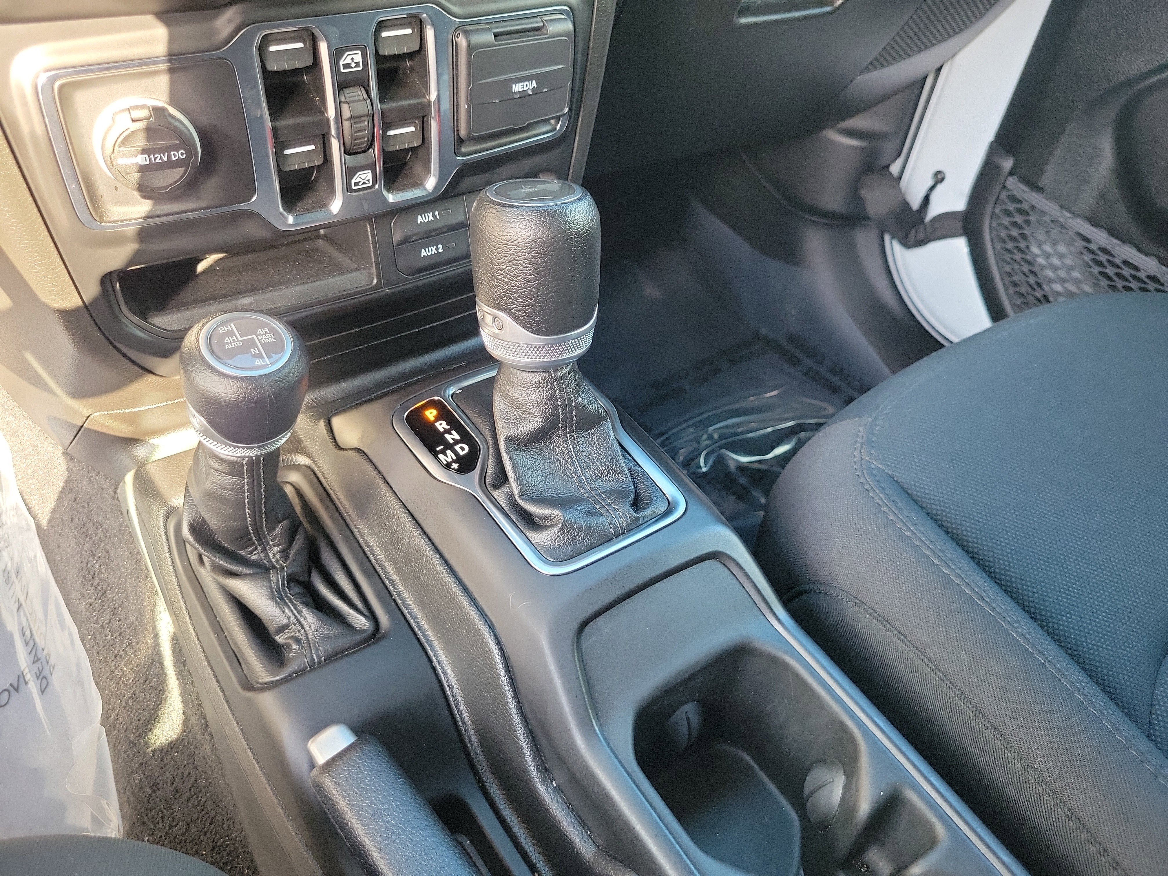 Used 2023 Jeep Wrangler Unlimited w/ Sun & Screen Package image 21