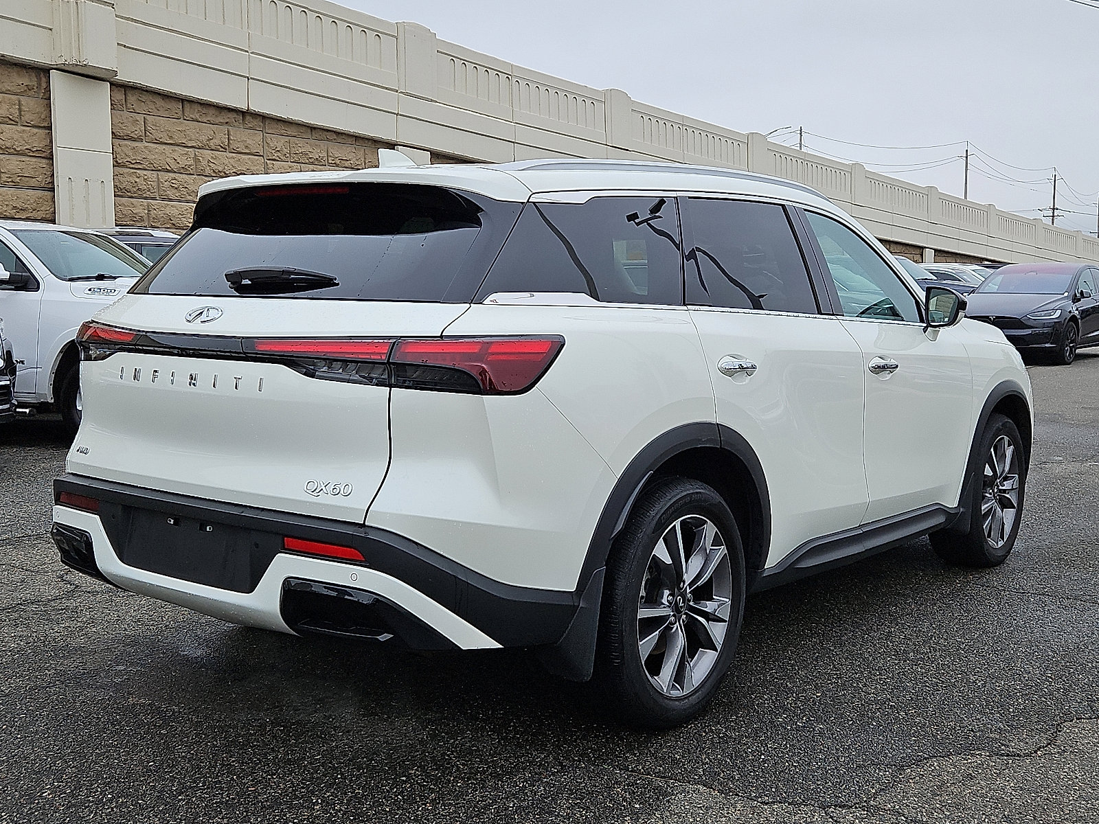 Certified 2023 INFINITI QX60 Luxe w/ Performance Audio Package image 4