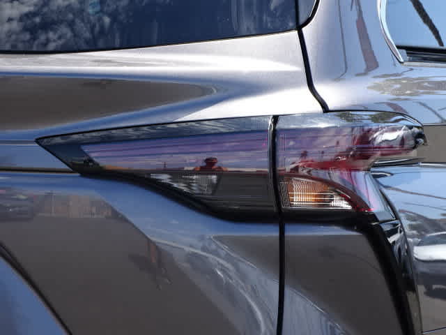 Used 2023 Toyota Sienna LE FWD image 11