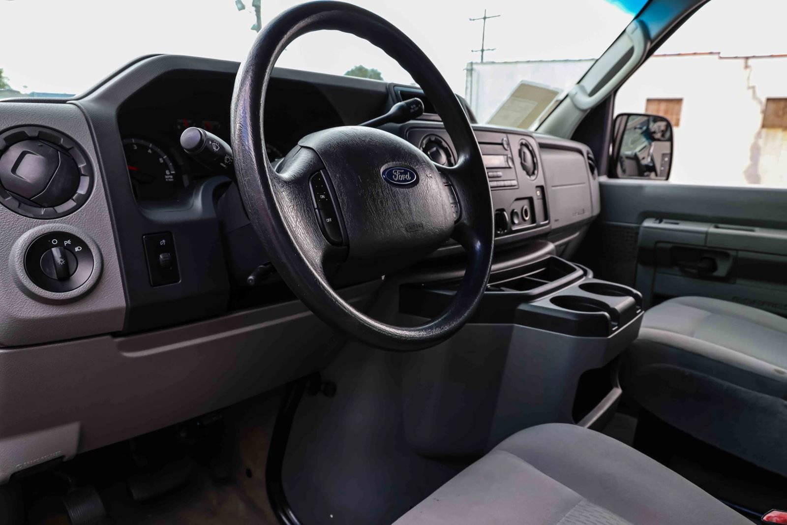 Used 2013 Ford E-350 and Econoline 350 XLT image 7