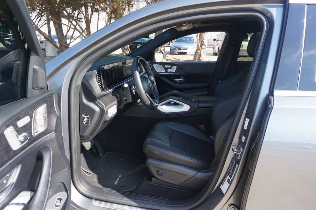 Used 2025 Mercedes-Benz GLE 450 4MATIC Coupe w/ Driver Assistance Package image 2
