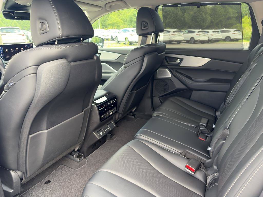 Certified 2026 Acura MDX w/ Technology Package FWD image 24