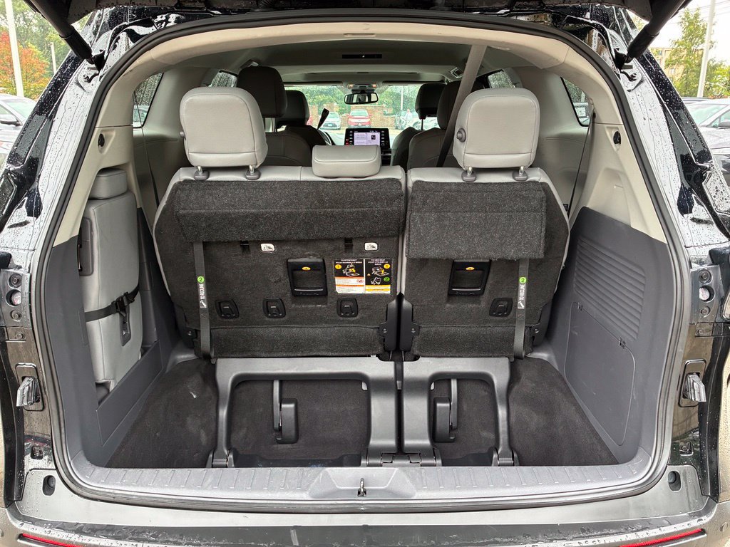 Used 2023 Toyota Sienna XLE FWD image 29
