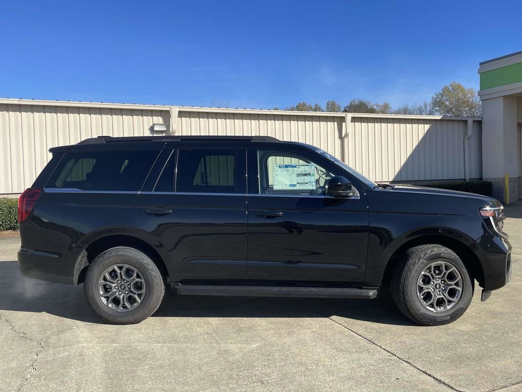 New 2025 Ford Expedition Active image 2