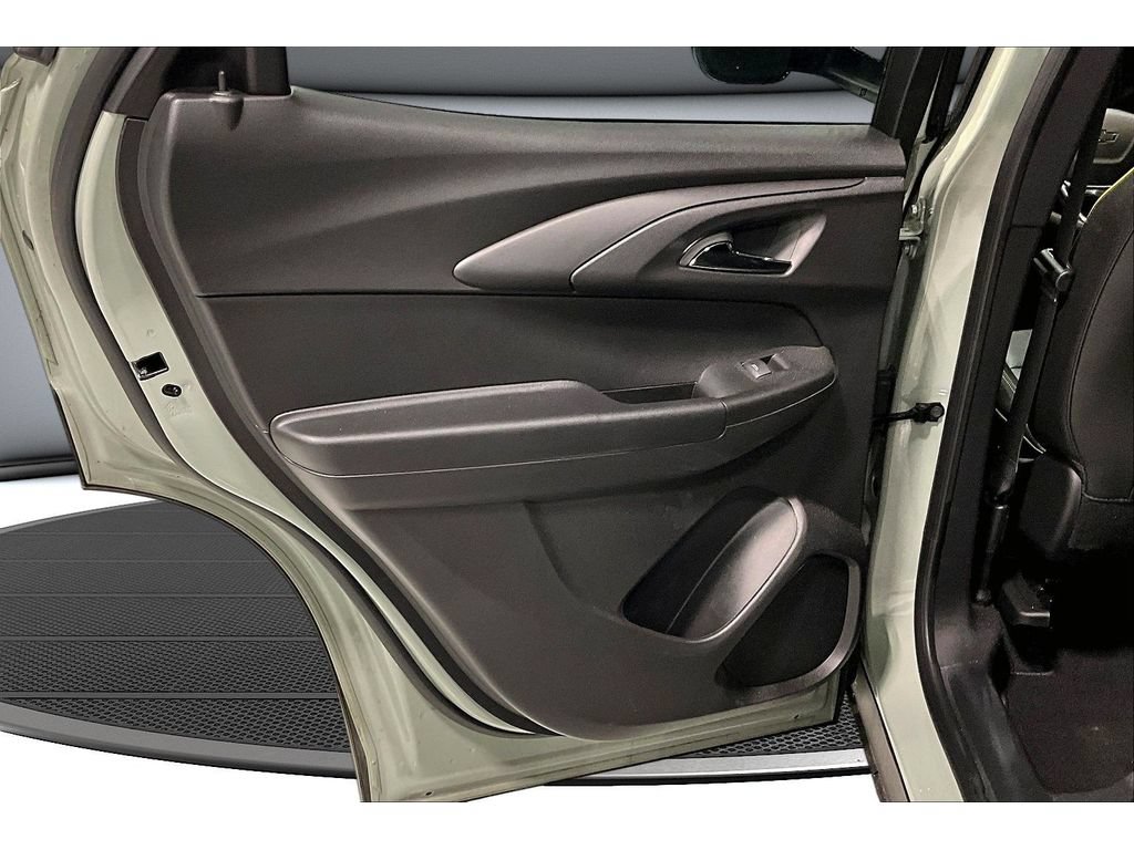 Used 2025 Chevrolet TrailBlazer ACTIV w/ Convenience Package FWD image 32