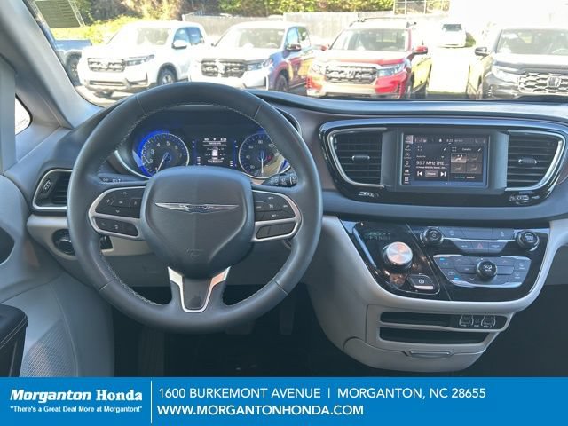 Used 2023 Chrysler Voyager LX FWD image 13