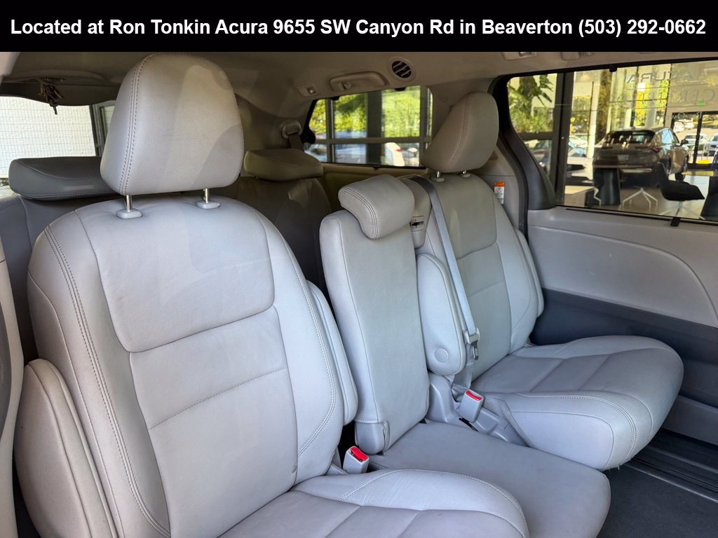 Used 2019 Toyota Sienna XLE w/ XLE Navigation Package FWD image 28