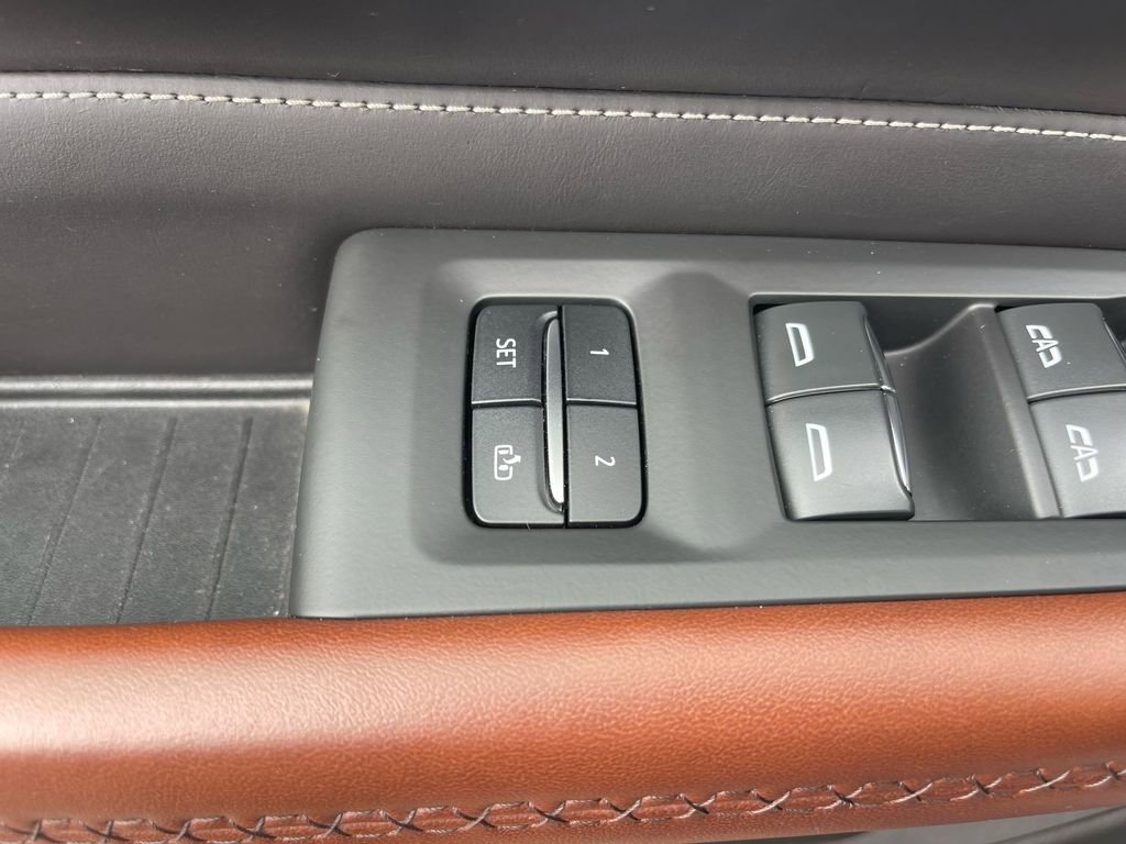 Used 2023 GMC Yukon XL Denali Ultimate image 10