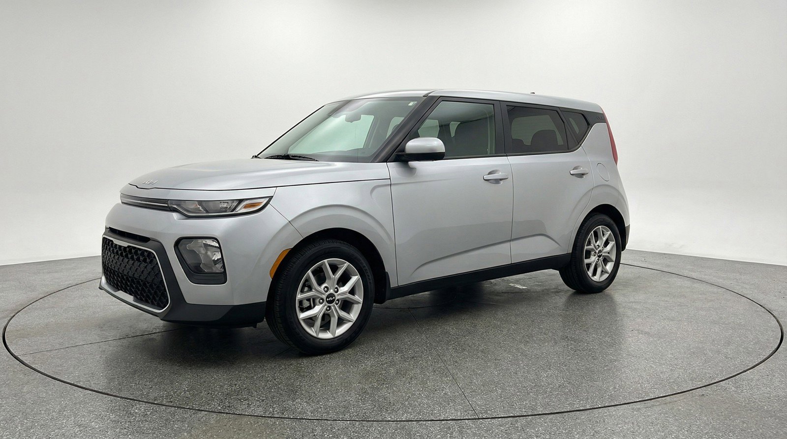 Used 2025 Kia Soul LX w/ LX Technology Package FWD image 3