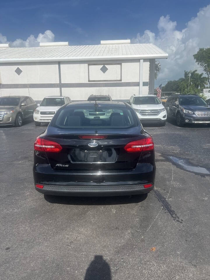 Used 2018 Ford Focus S FWD image 4