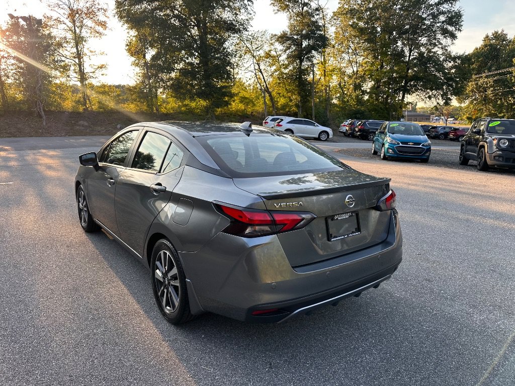 Used 2022 Nissan Versa SV FWD image 7