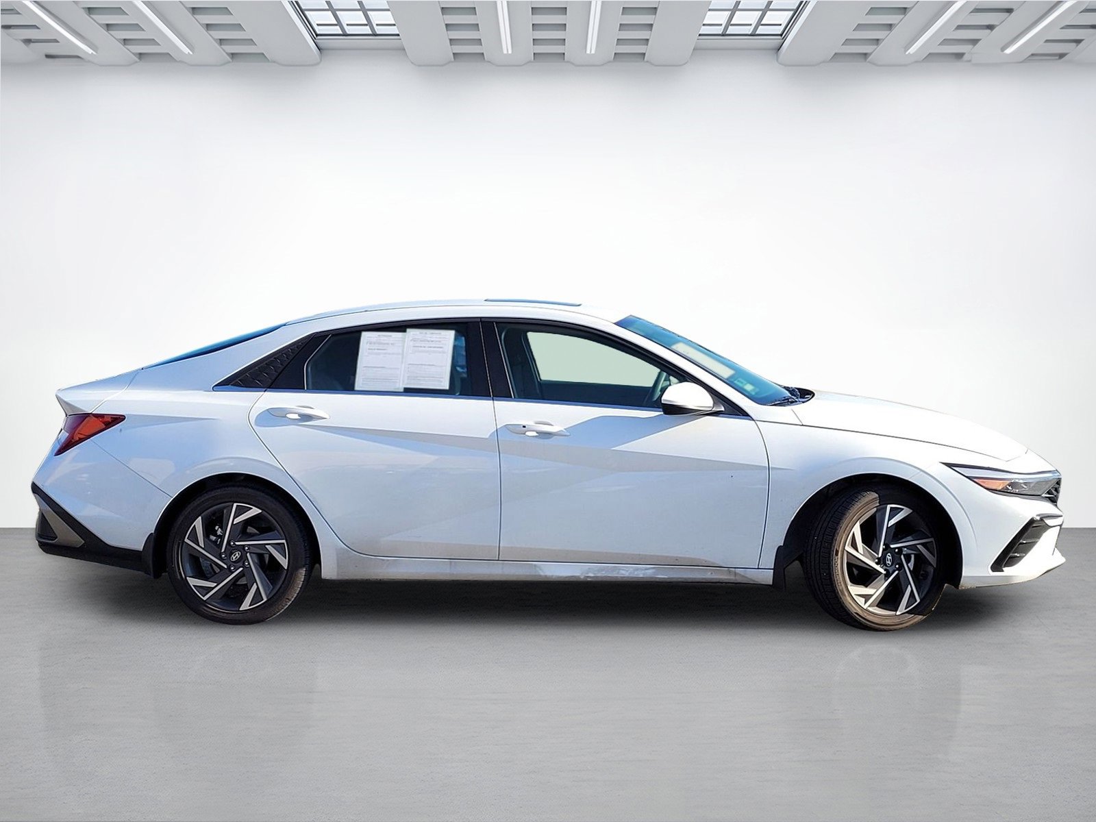 Certified 2025 Hyundai Elantra SEL image 3