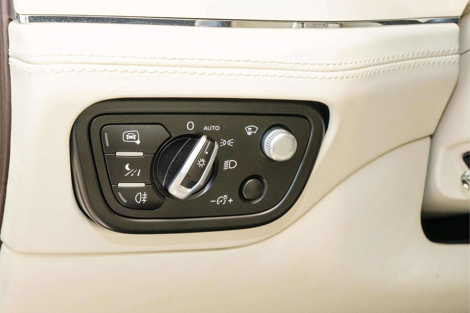 Used 2022 Bentley Bentayga AWD/4WD image 33