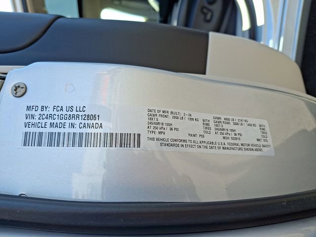 Used 2024 Chrysler Pacifica Limited FWD image 28